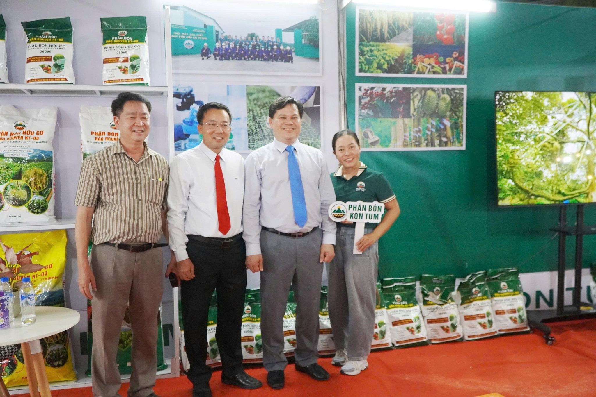 Phân Bón Kon Tum ghi dấu ấn tại Hội chợ Công Thương & OCOP Quảng Ngãi 2025